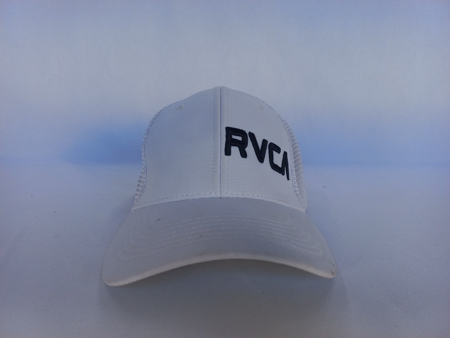 Gorra blanca RVCA